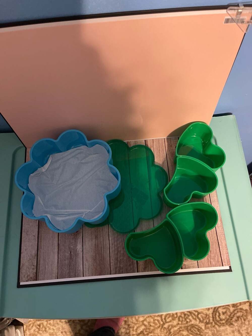 Tabitha Brown for Target "Snack Box " Flower Shaped Bento Box with Heart Inserts - Picture 4 of 5